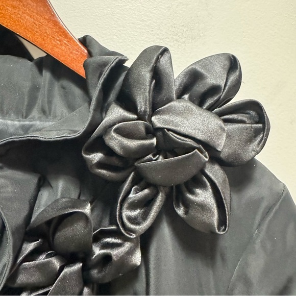 Kenzie Black Bell 3/4 Sleeve Full Zip Ruffle Floral Collar Size Large - Picture 2 of 12